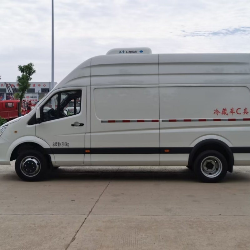 Рефрижератор Foton Toano с удлиненной колесной базой и высокой крышей (дизельная версия с двойными задними колесами)