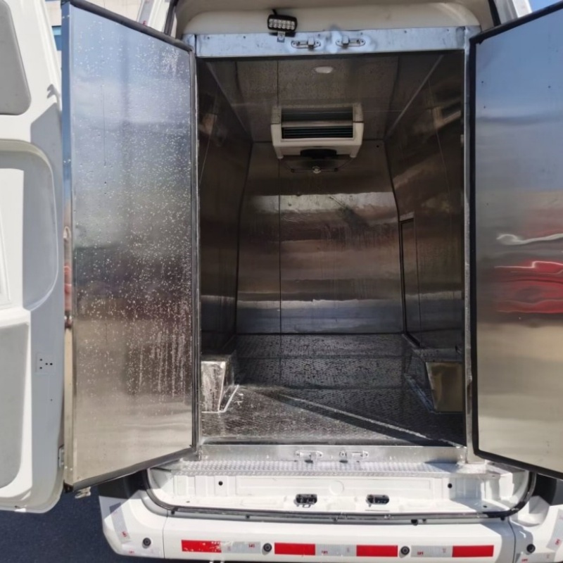 Рефрижератор Foton Toano с удлиненной колесной базой и высокой крышей (дизельная версия с двойными задними колесами)