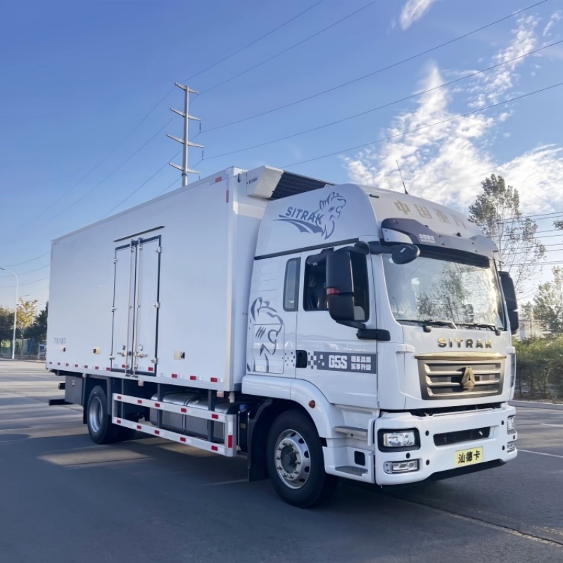 4x2 heavy-duty Sinotruk Sitrak cold chain truck