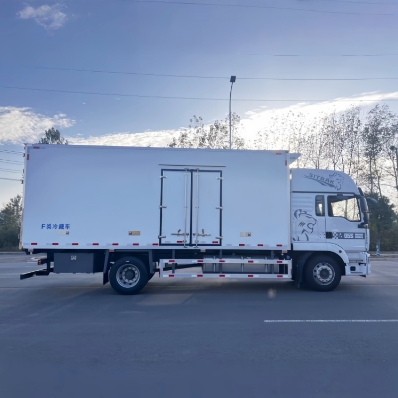 4x2 heavy-duty Sinotruk Sitrak cold chain truck