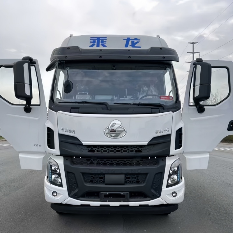 New Liuqi Motor manual diesel 6x2 refrigerated truck with a 9.4-meter refrigerated box, used for transporting ice cream and pharmaceuticals