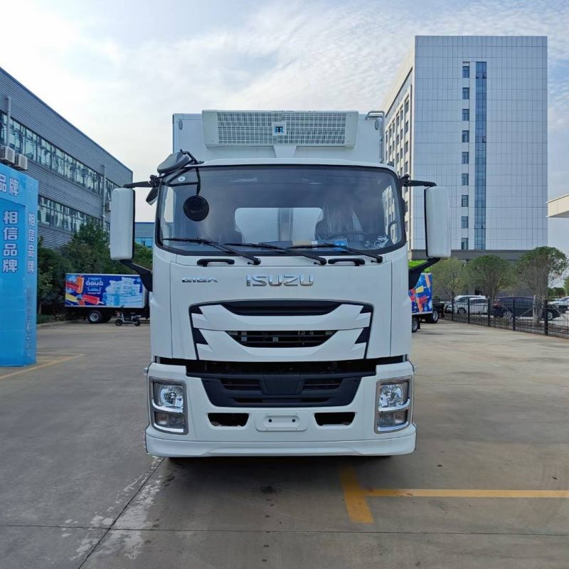Isuzu 10-ton cold chain truck