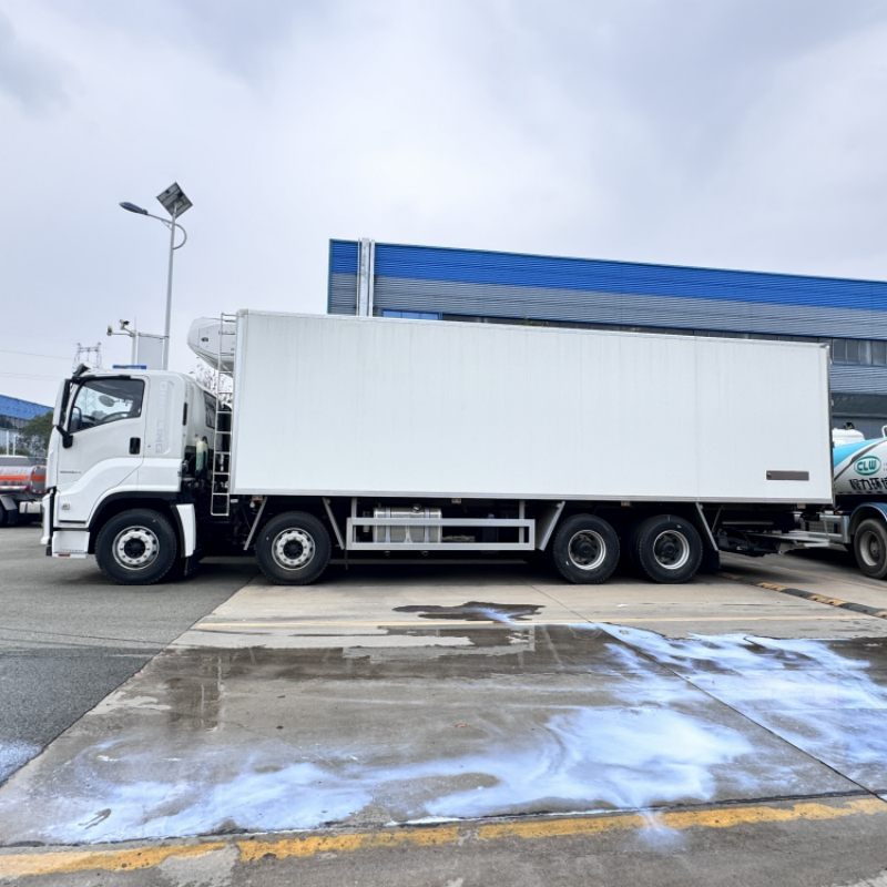 Рефрижераторный грузовик Isuzu 8x4 с дизельным двигателем