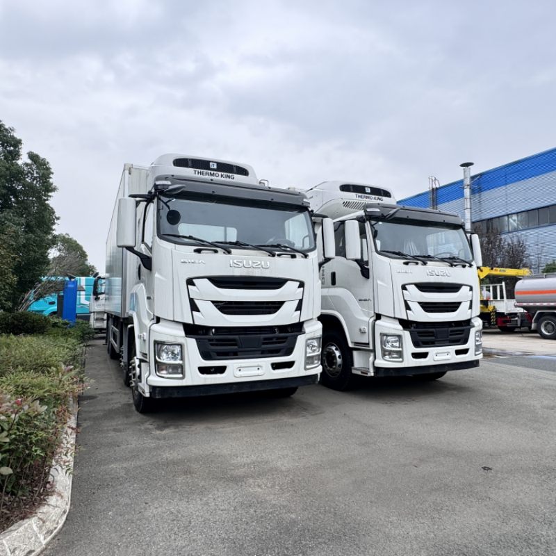 Рефрижераторный грузовик Isuzu 8x4 с дизельным двигателем