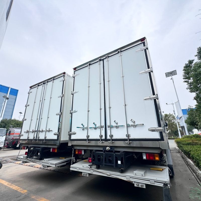 Рефрижераторный грузовик Isuzu 8x4 с дизельным двигателем