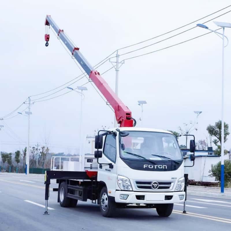 Foton Cargo Truck with XCMG 4 Ton Straight Boom Crane