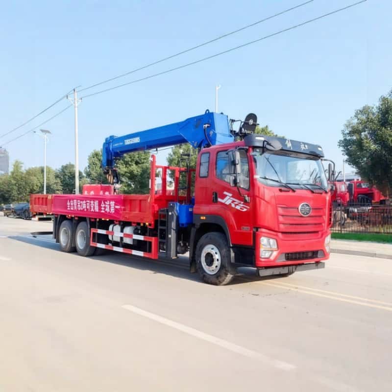 Jiefang chassis equipped with XCMG crane, multi-functional truck-mounted crane and transport truck