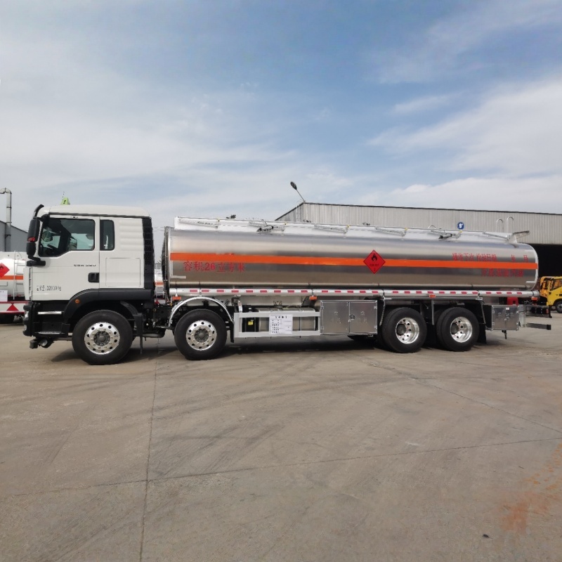 Sinotruk  26000L  Aluminum Alloy Oil Tank Truck