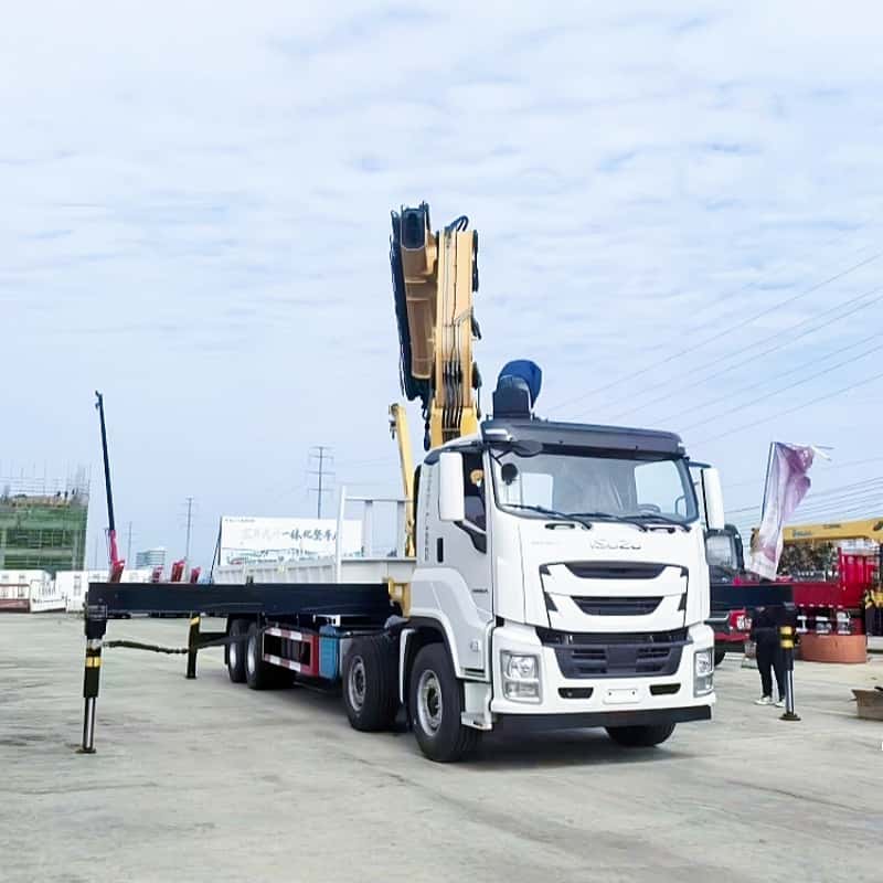 Isuzu XCMG 28 ton straight-arm truck-mounted crane