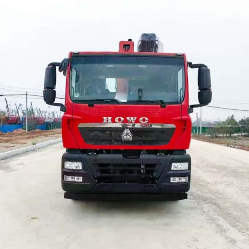 China sinotruk chassis equipped with XCMG crane, multi-functional truck-mounted crane and transport truck