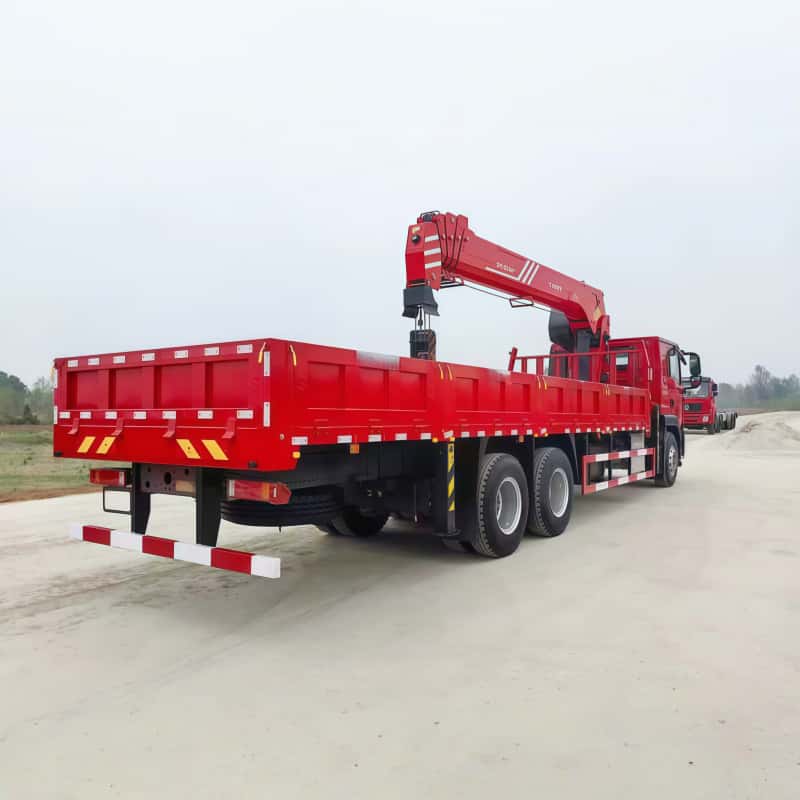 China sinotruk chassis equipped with XCMG crane, multi-functional truck-mounted crane and transport truck