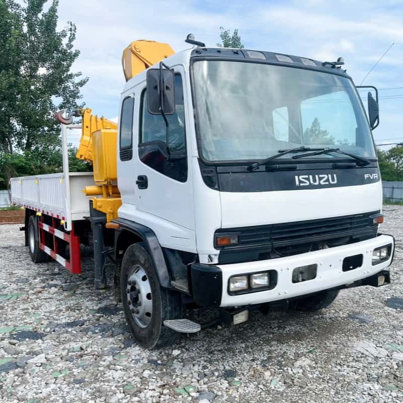 Грузовой автокран Isuzu средней грузоподъемности с 8-тонным краном XCMG с жесткой стрелой.