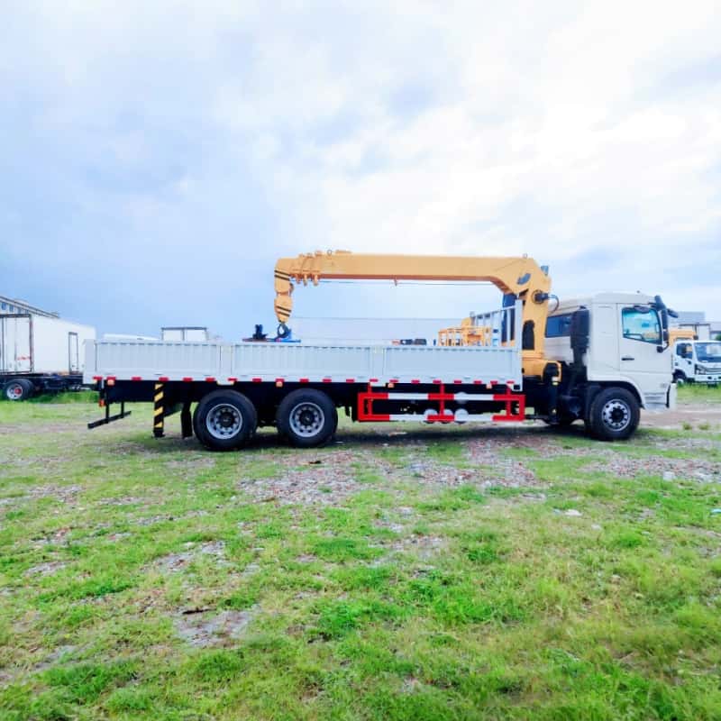 Автомобильный двухосный кран Shacman XCMG с задней подвеской 6×4