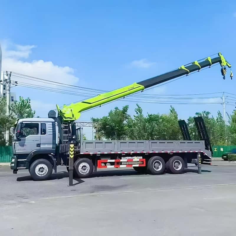 Многофункциональный автокран Sinotruk грузоподъемностью 14 тонн