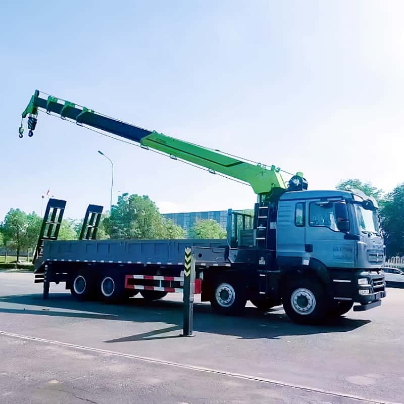 Многофункциональный автокран Sinotruk грузоподъемностью 14 тонн