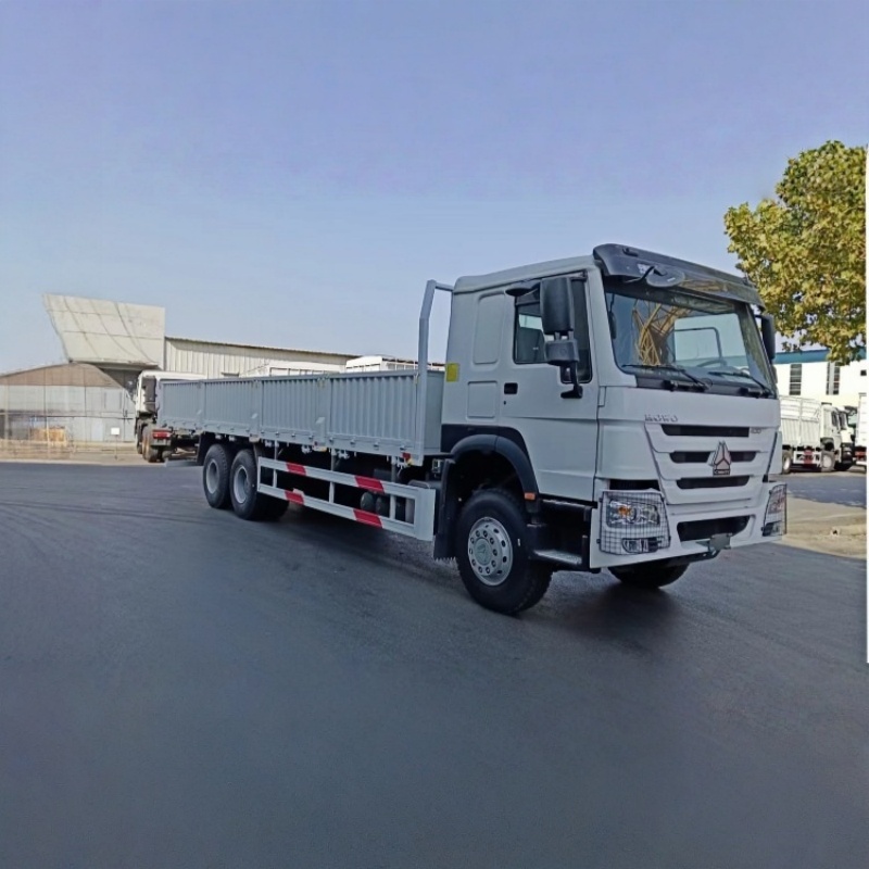 Sinotruk HOWO 6×4 9.6-meter stake truck