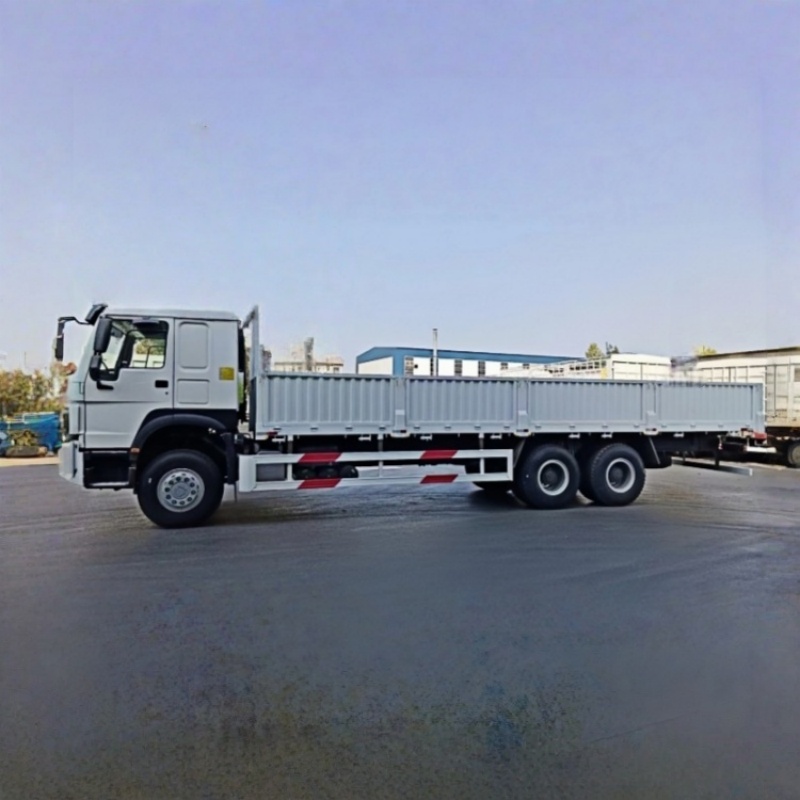 Sinotruk HOWO 6×4 9.6-meter stake truck