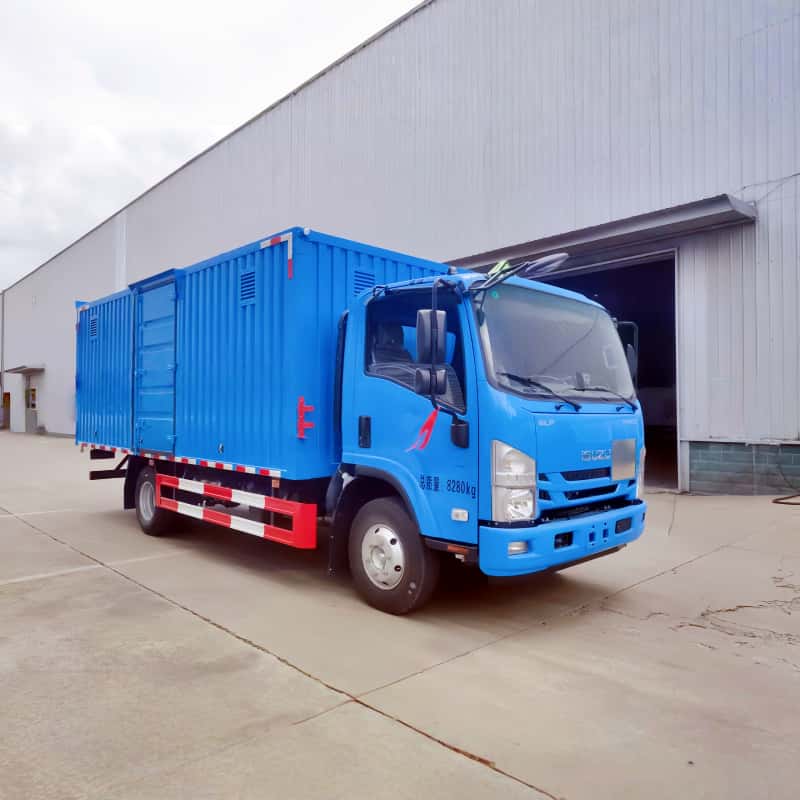 Грузовой автомобиль Isuzu 4×2 с кузовом типа «фургон»