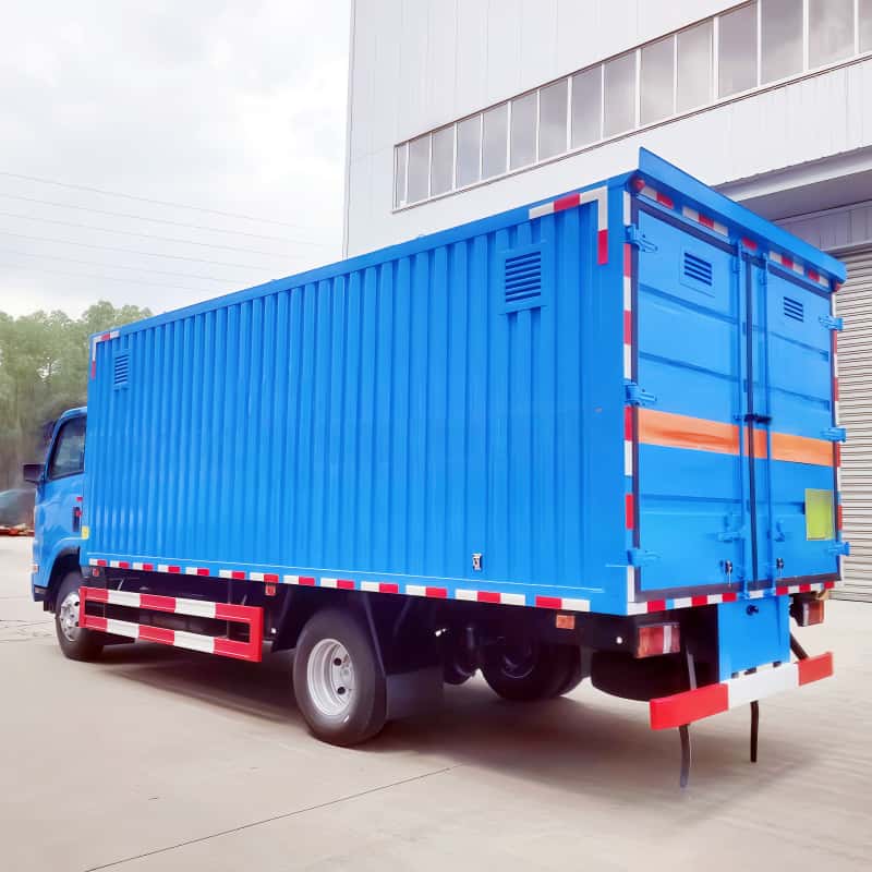 Грузовой автомобиль Isuzu 4×2 с кузовом типа «фургон»