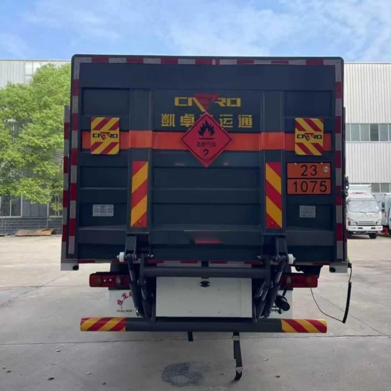 4x2Dongfeng Tianjin KR 6.8-meter stake-type Class II dangerous goods truck