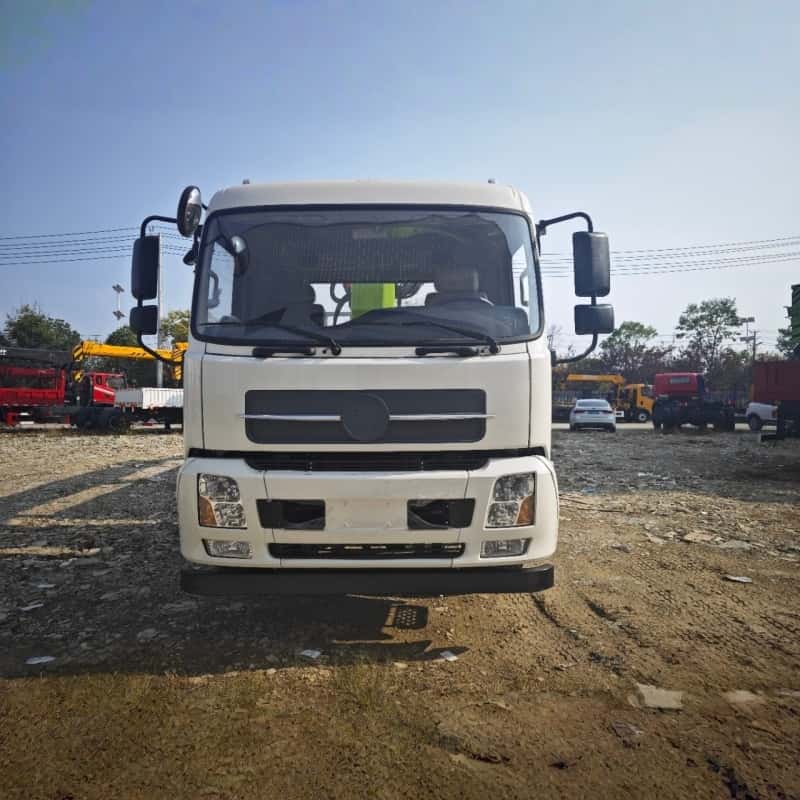 Автокран Dongfeng грузоподъемностью 10 тонн, пятисекционный.