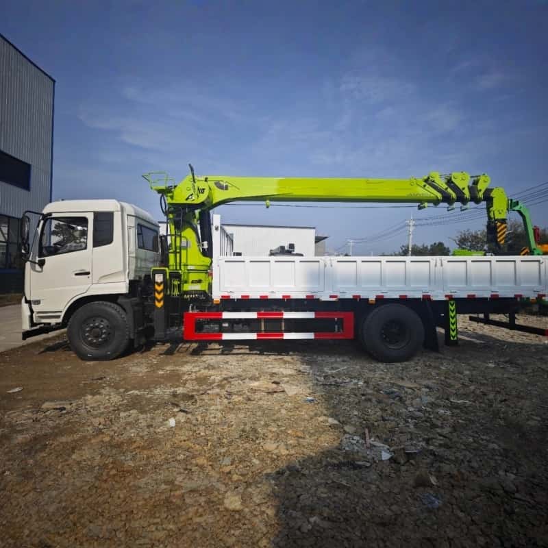 Автокран Dongfeng грузоподъемностью 10 тонн, пятисекционный.