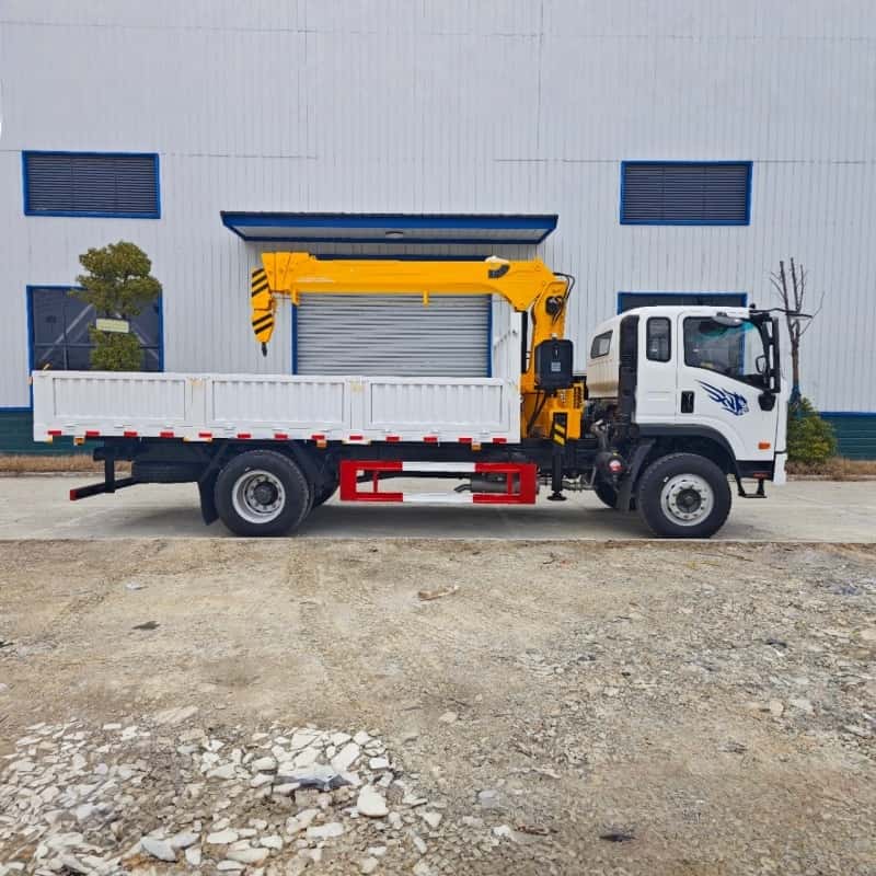 Телескопический автокран SINOTRUK XCMG грузоподъемностью 5 тонн.