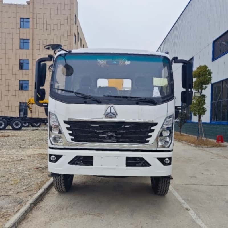 Телескопический автокран SINOTRUK XCMG грузоподъемностью 5 тонн.