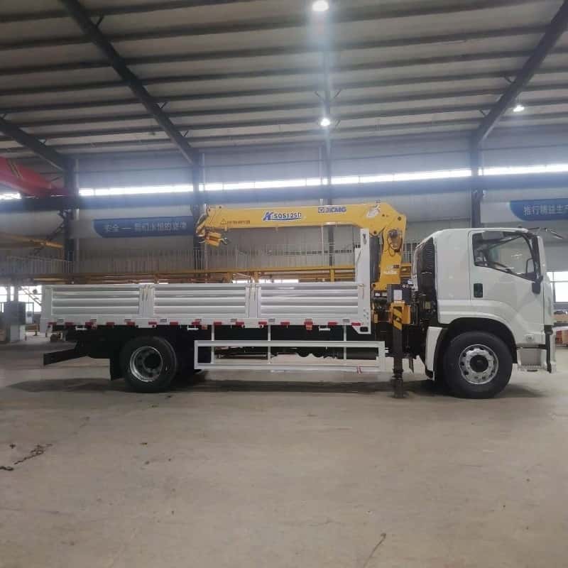 ISUZU 4x2 Crane Truck with XCMG 5 Ton 4 Section Hydraulic Boom