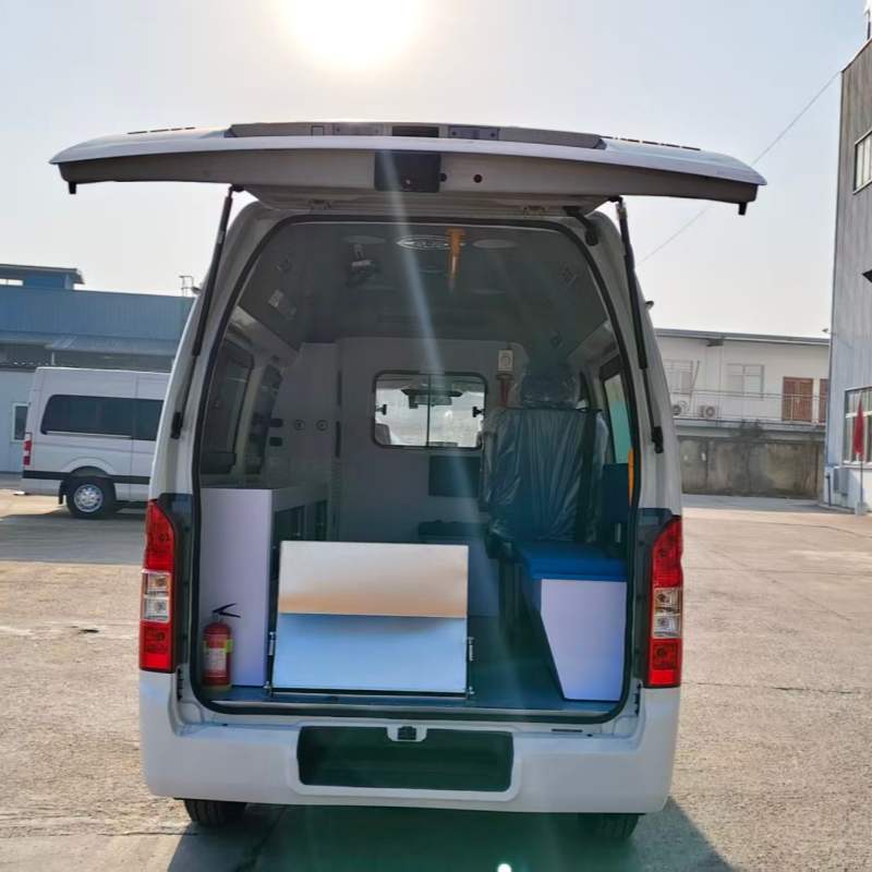 Foton View G7, длиннобазный автомобиль скорой помощи со средней крышей и возможностью переброски грузов.