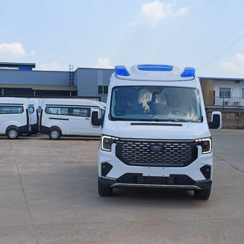Ford Transit с удлиненной колесной базой, средней крышей и ABS, машина скорой помощи.