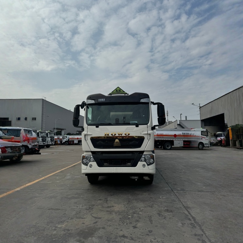 Sinotruk Howo  8×4 Aluminum Alloy Tank Truck