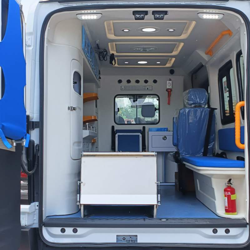 Ford Transit с удлиненной колесной базой, средней крышей и ABS, машина скорой помощи.