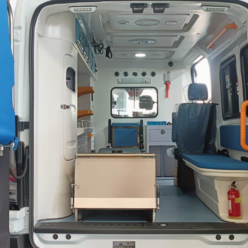 Ford Transit с удлиненной колесной базой, средней крышей и ABS, машина скорой помощи.