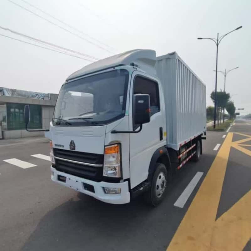 Sinotruk Howo 4.2-meter light box-type cargo truck