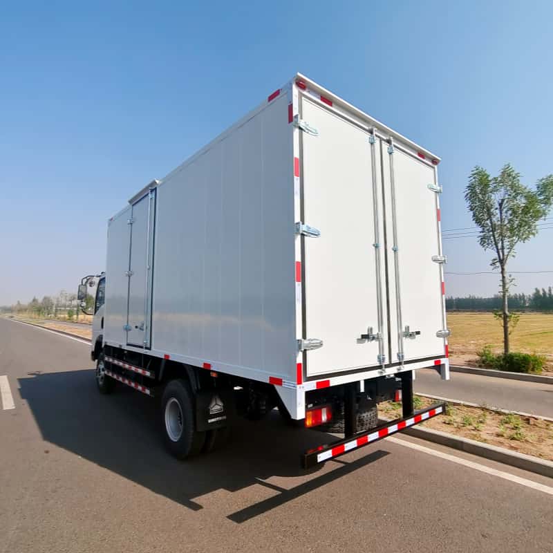 Грузовой фургон Sinotruk Howo 4X2 с левой боковой дверью