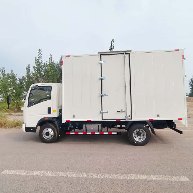 Транспортное средство HOWO 5000L с левосторонним открыванием кузова.