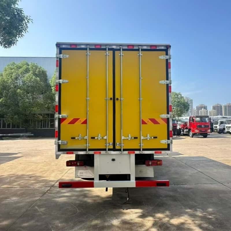 Грузовик для перевозки взрывного оборудования Dongfeng | Фургон для перевозки опасных грузов