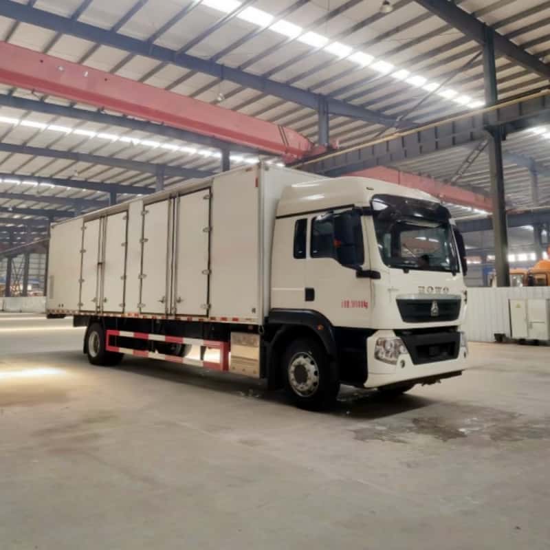 Sinotruk single-axle 9.5-meter multi-category dangerous goods transport vehicle