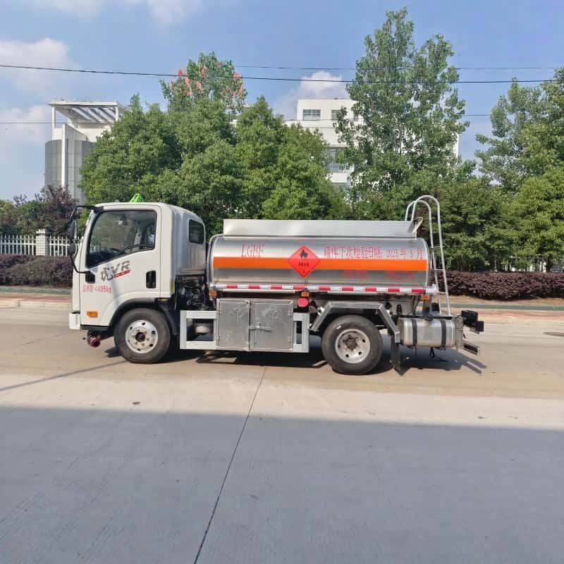 FAW  Tiger V (Xichai 140 HP) Blue-Plate Aluminum Alloy Fuel Tank Truck