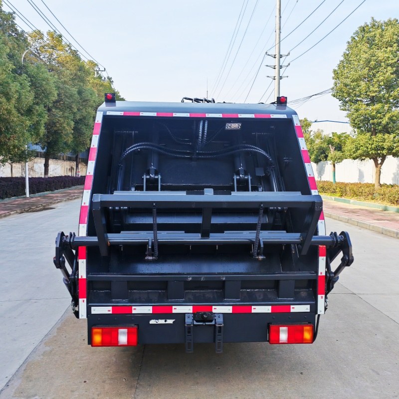 Sinotruk Howo 7000L compressed garbage truck