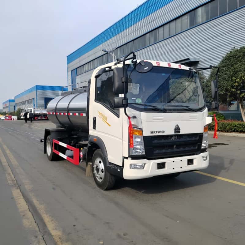 Sinotruk Howo 15000L Food-Grade Stainless Steel Milk Tanker Truck