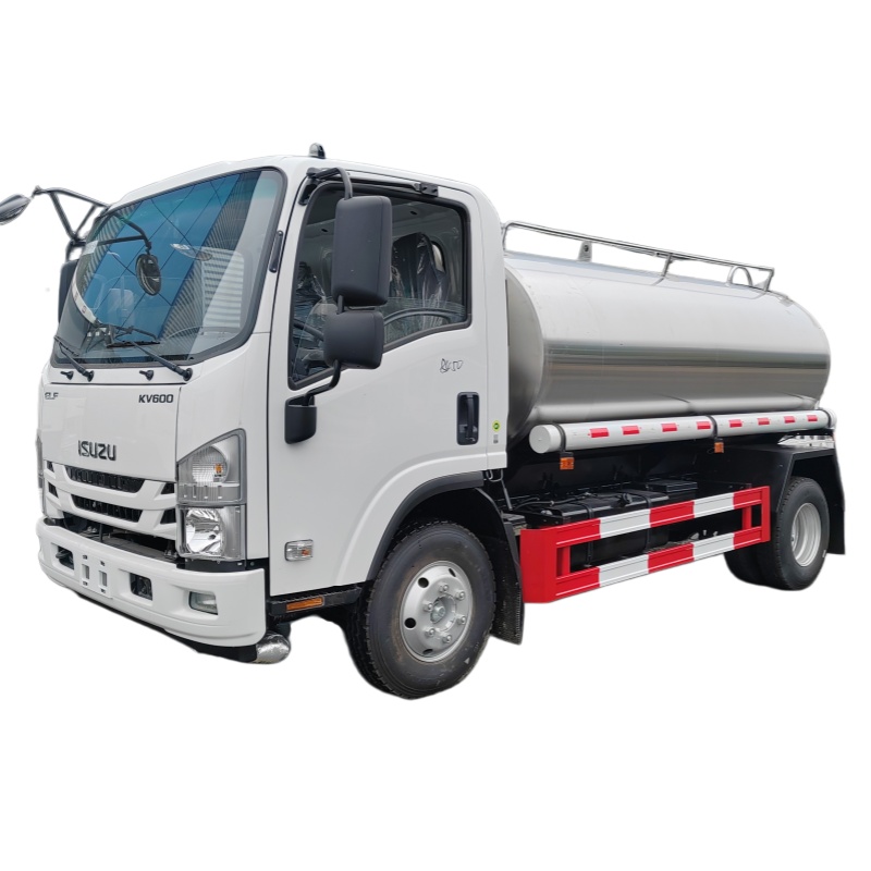 Isuzu 5000L sprinkler truck