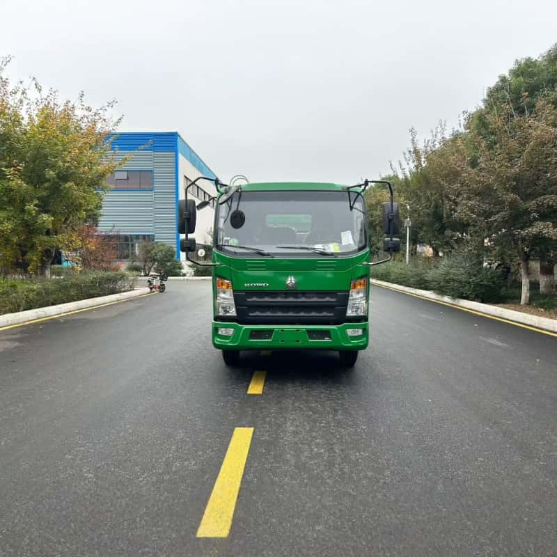 Sinotruk HOWO  7000L Blue Plate Kitchen Waste Truck