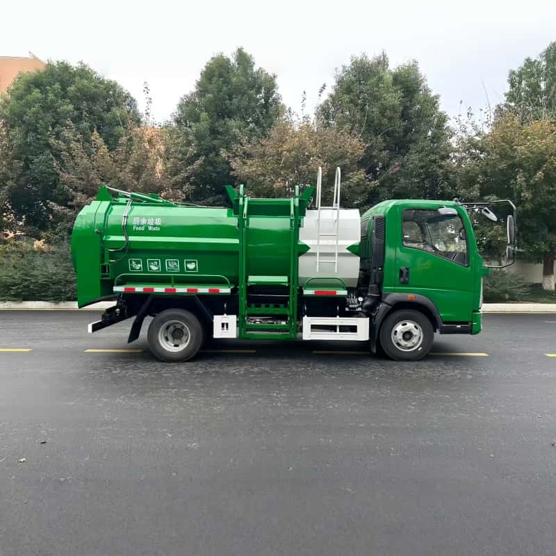 Sinotruk HOWO  7000L Blue Plate Kitchen Waste Truck