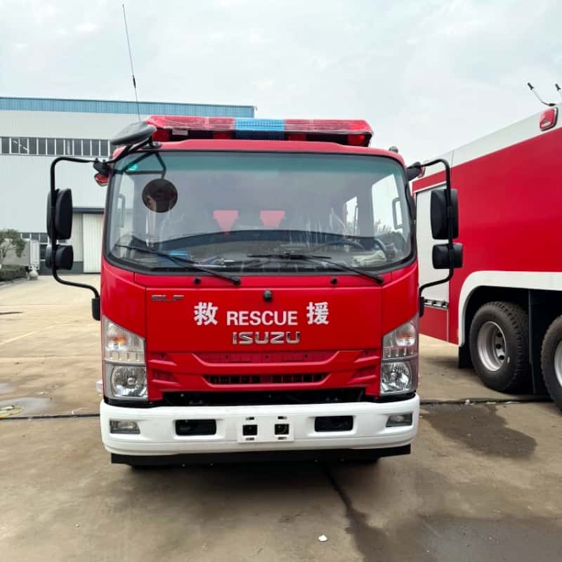 Isuzu 8-ton water tank fire truck