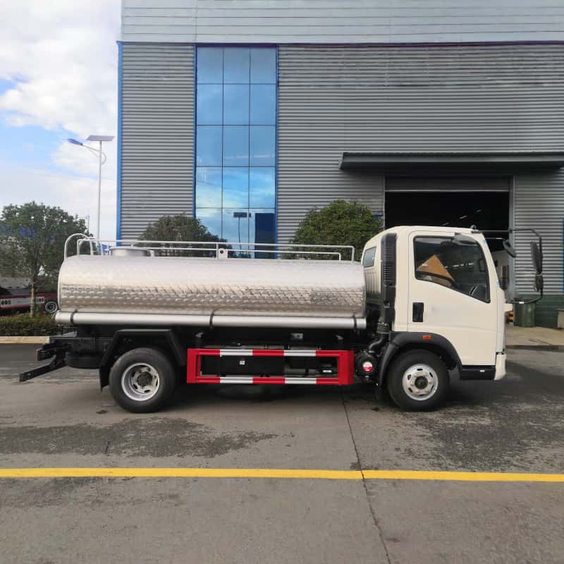 Howo 4x2 5000L (5m³) Food-Grade Stainless Steel Water Supply Truck