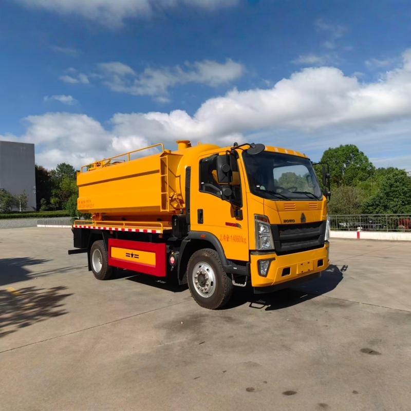 Ассенизационная машина SINOTRUK HOWO 10000L для очистки сточных вод