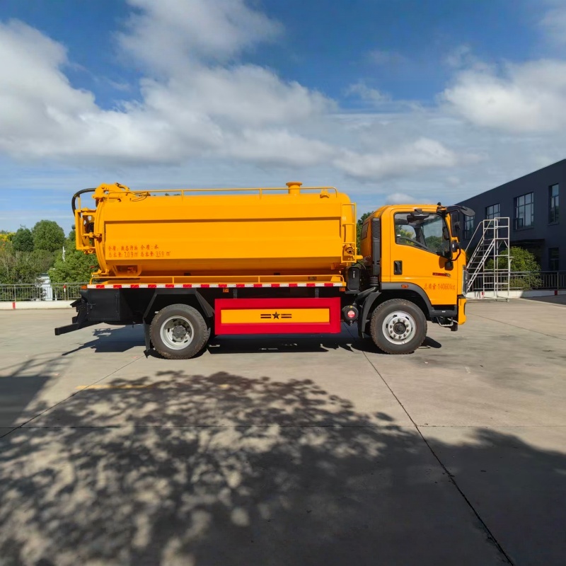 Ассенизационная машина SINOTRUK HOWO 10000L для очистки сточных вод