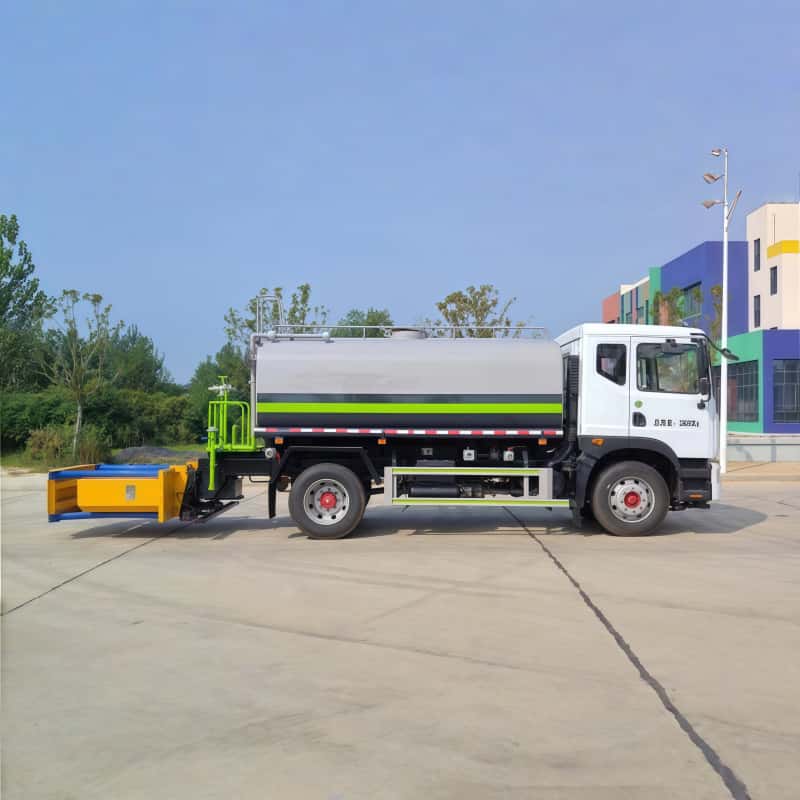 Dongfeng 12000L Water Sprinkler and Anti-Collision Vehicle